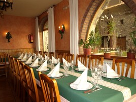 Se sirven desayunos, almuerzos y cocina local (con vistas al jardín) 