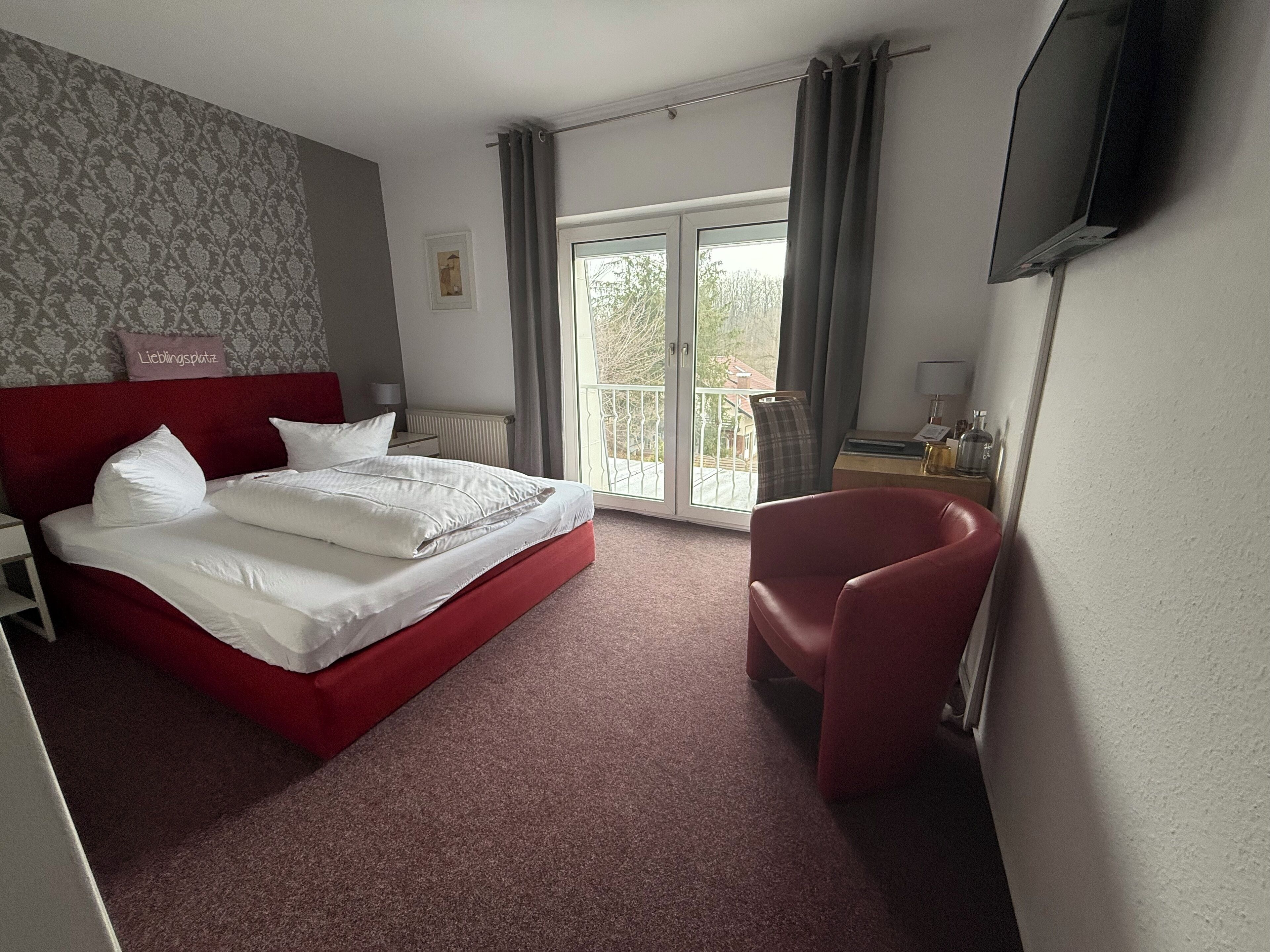 single room | individually decorated, individually furnished, desk, cots/infant beds