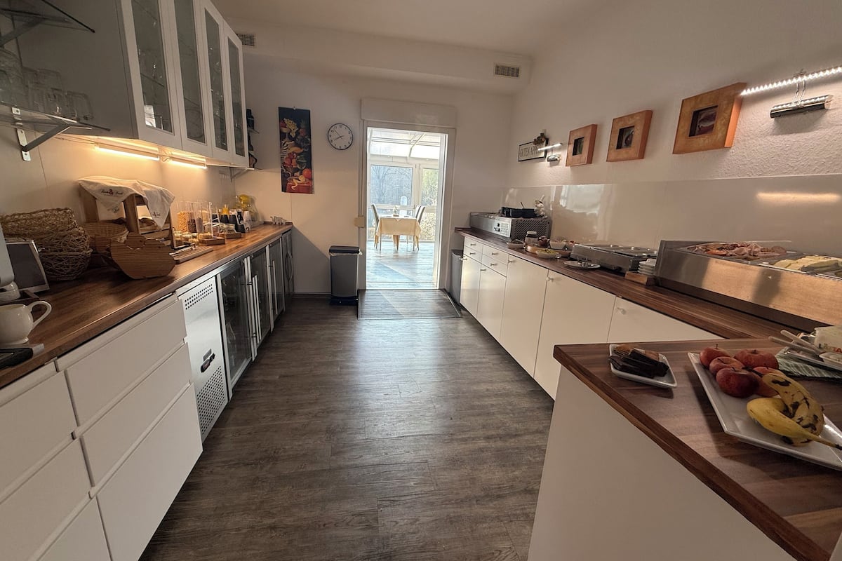 daily full breakfast (eur 18 per person)