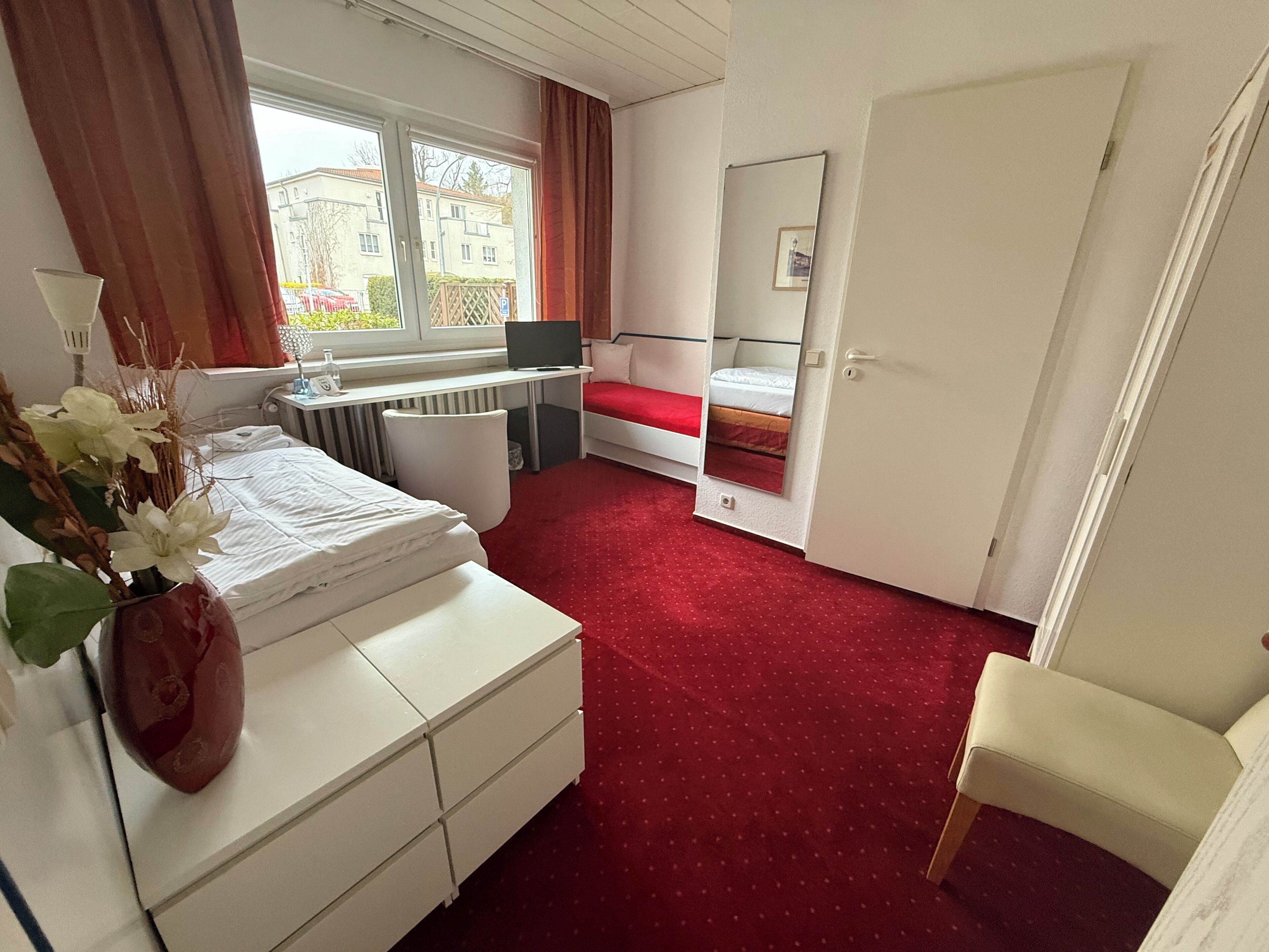 single room | individually decorated, individually furnished, desk, cots/infant beds