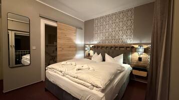 Double Room | Individually decorated, individually furnished, desk, free WiFi