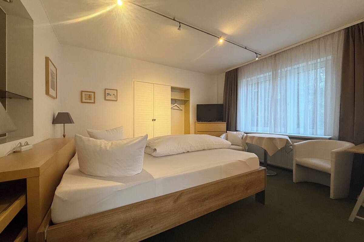 single room | individually decorated, individually furnished, desk, cots/infant beds