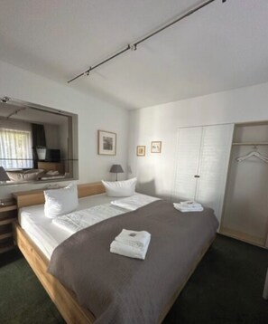 Double Room | Individually decorated, individually furnished, desk, free WiFi - Hotel Annablick (Strausberg)