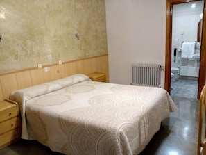 Double Room | Meja, seterika/papan seterika, katil bayi/kot (surcaj), Wi-fi percuma
