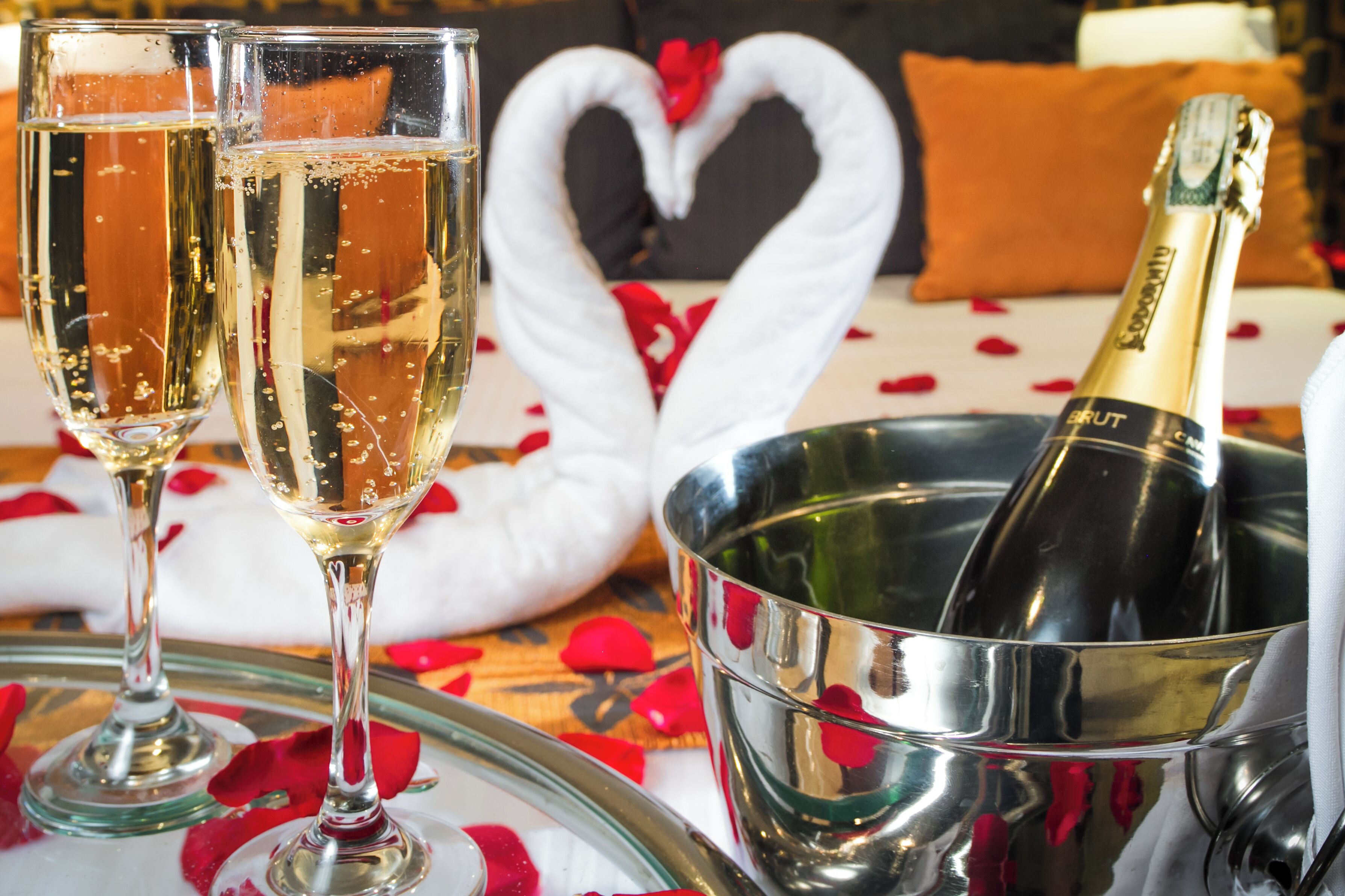 deluxe room | minibar, in-room safe, desk, laptop workspace