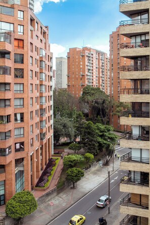 주니어 스위트 | 미니바, 객실 내 금고, 책상, 노트북 작업 공간