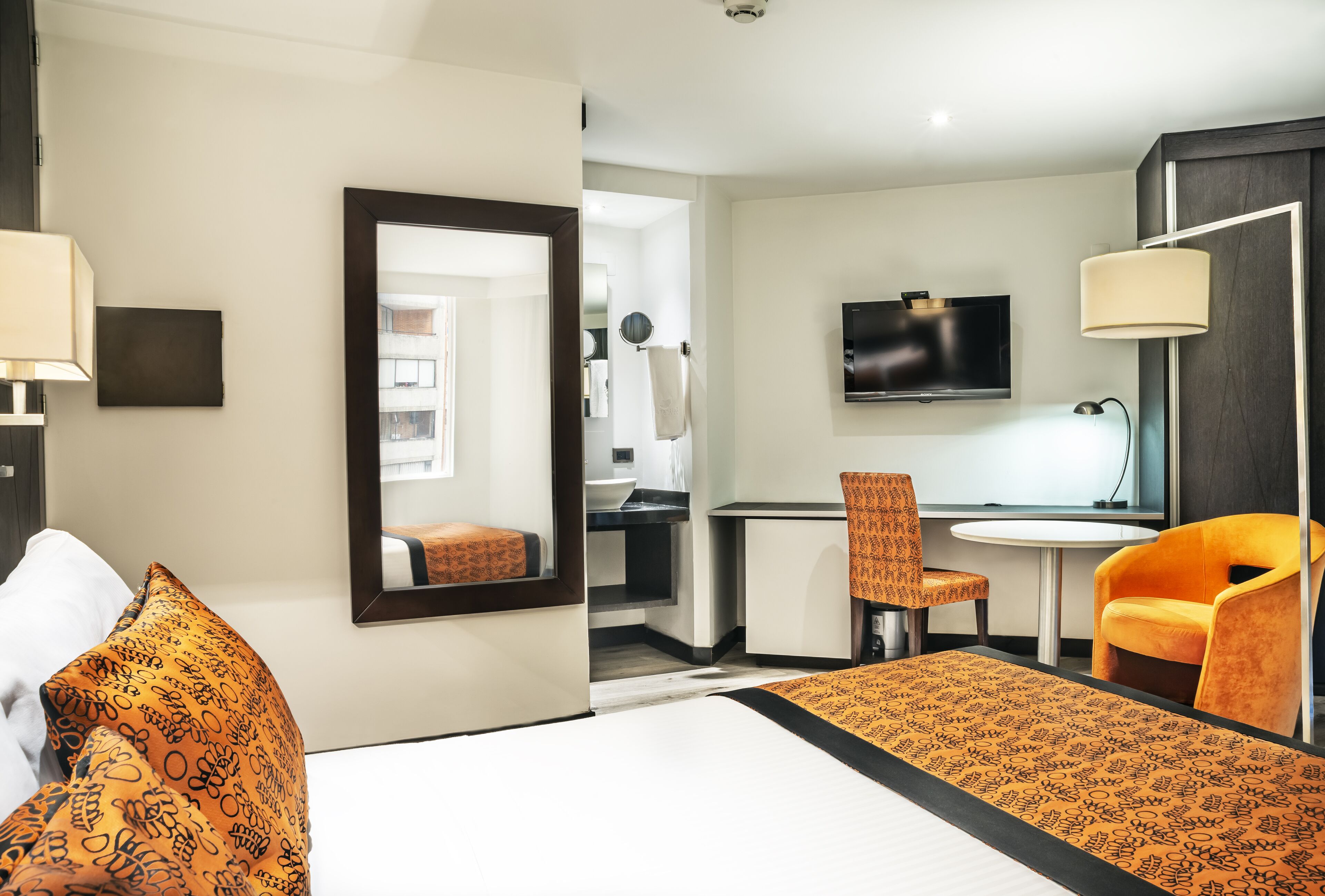 standard double room | minibar, in-room safe, desk, laptop workspace