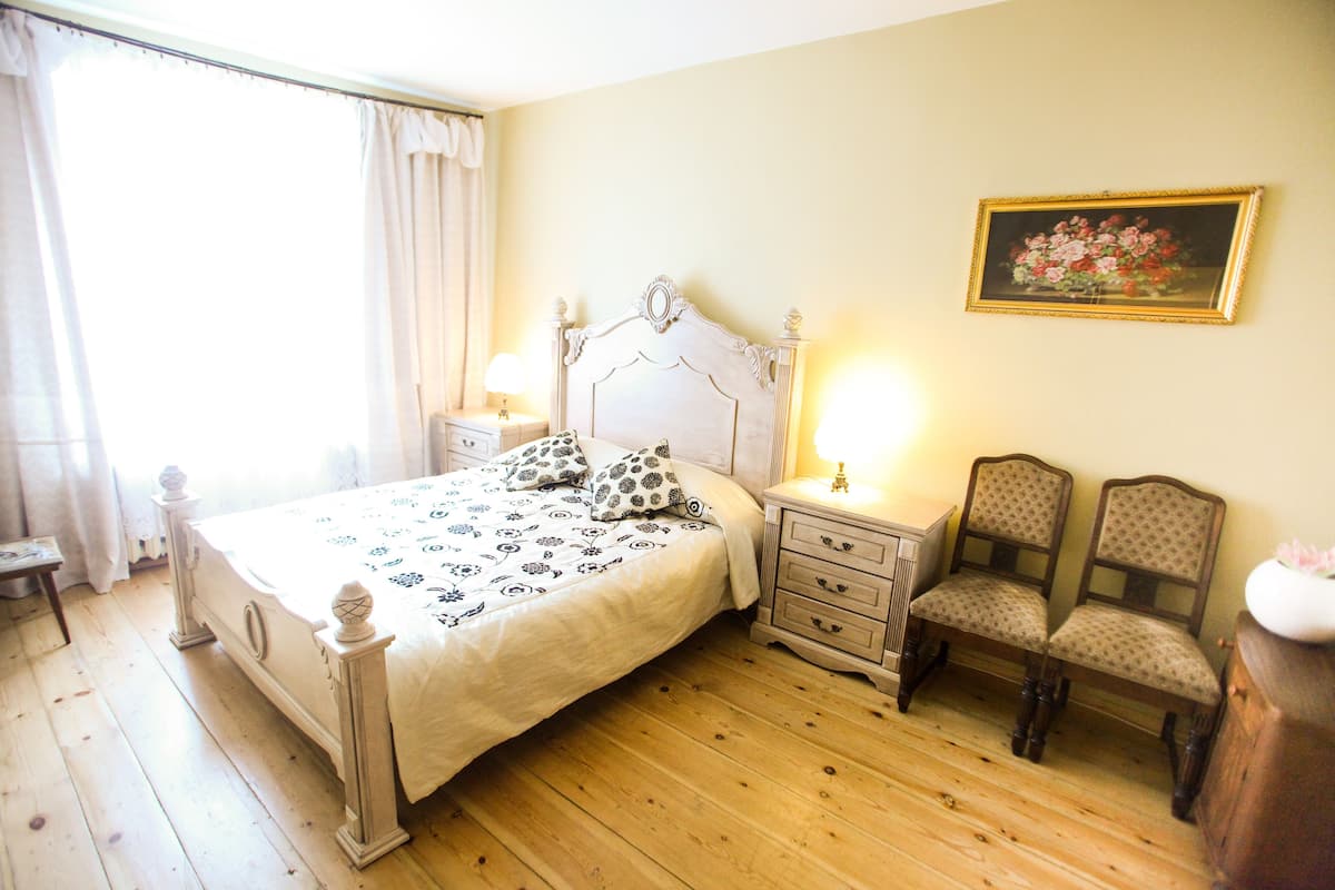 Standard Apartment (Four People) | Individually decorated, desk, soundproofing, iron/ironing board