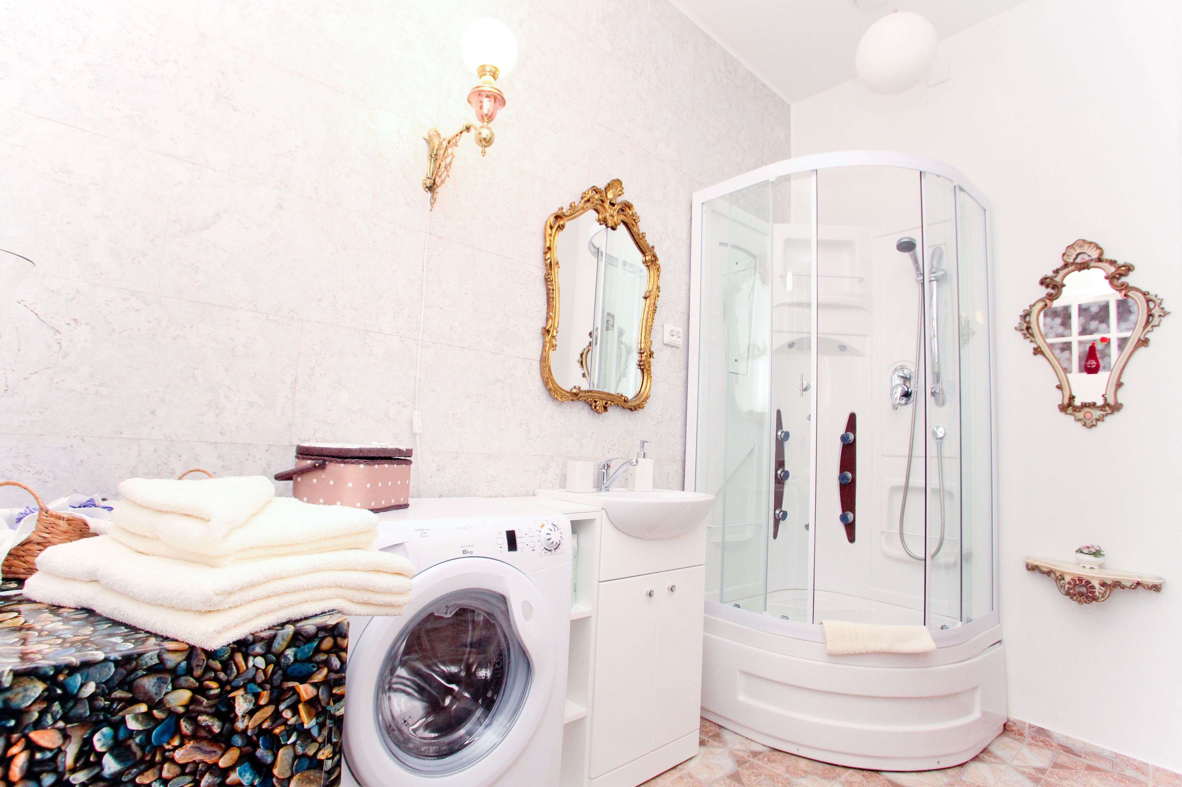 Phòng Suite | Phòng tắm | Buồng tắm vòi sen, vòi sen thủy lực, đồ dùng nhà tắm miễn phí 