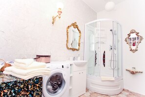 Suite | Bathroom