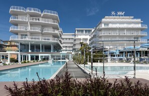 3 outdoor pools, pool umbrellas, sun loungers