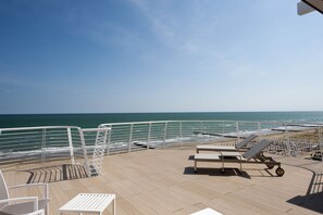 Panoramic Suite, Sea View (Beach Access Included) | 1 bedroom, minibar, in-room safe, desk