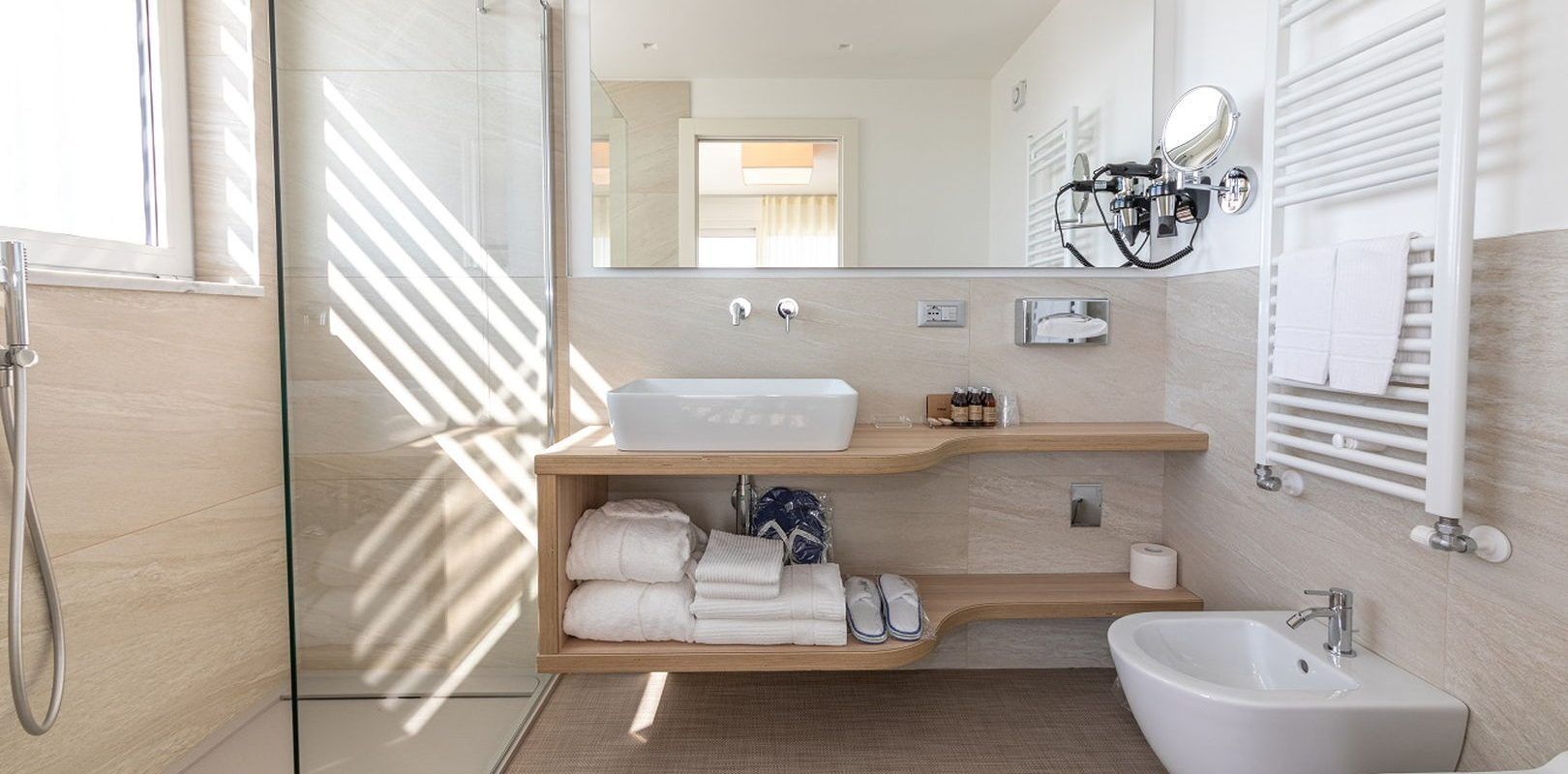 premier room, 1 king bed, jetted tub, sea view | bathroom | shower, free toiletries, hair dryer, slippers