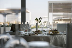 Lunch, dinner served; international cuisine, beach views 