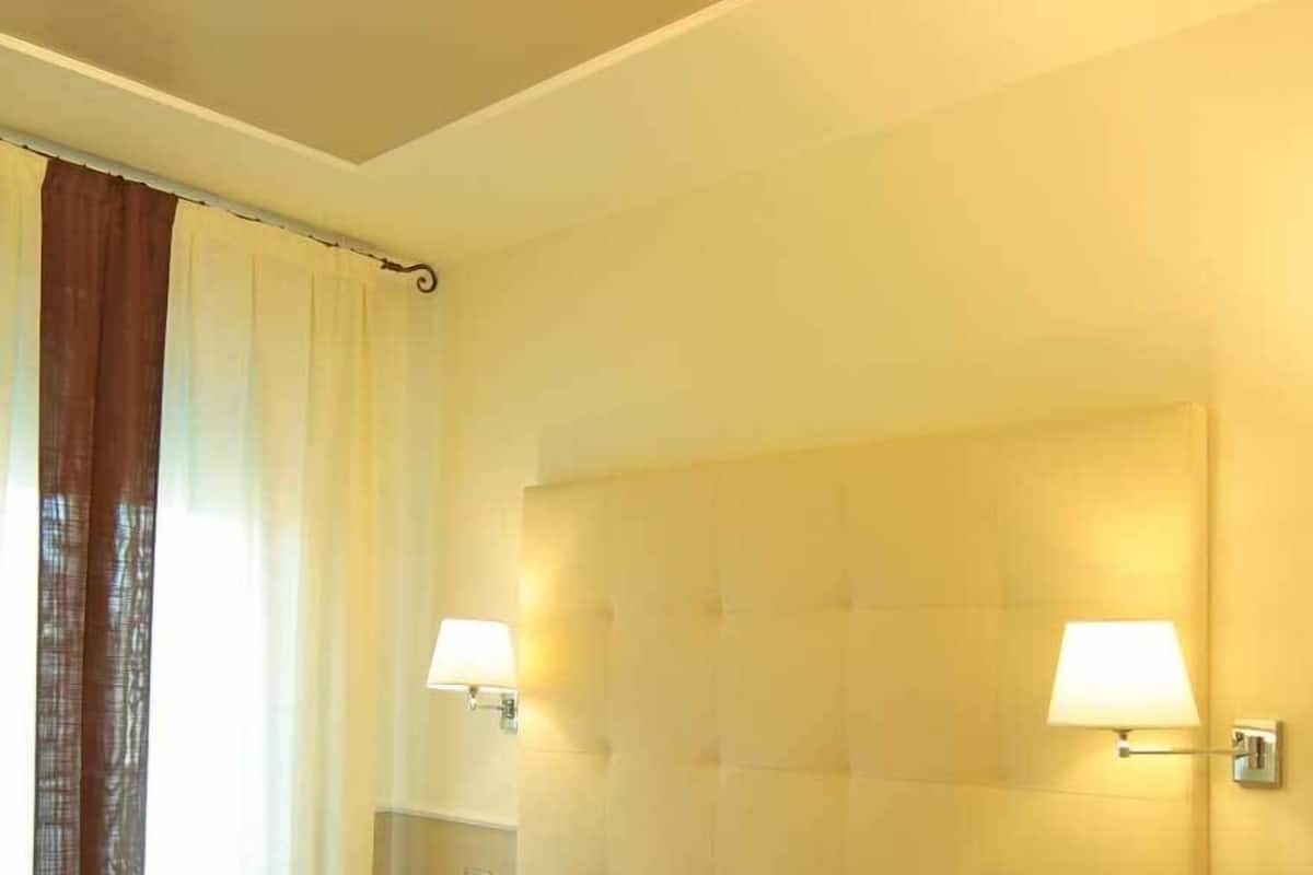 1 slaapkamer, een minibar, een kluis op de kamer, een bureau