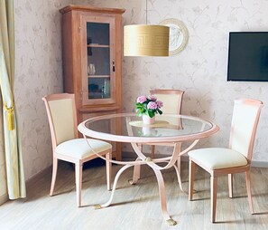 Luxury Suite | In-room dining