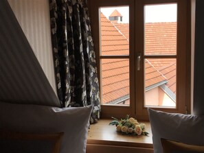 Deluxe Double Room, 1 King Bed | City view