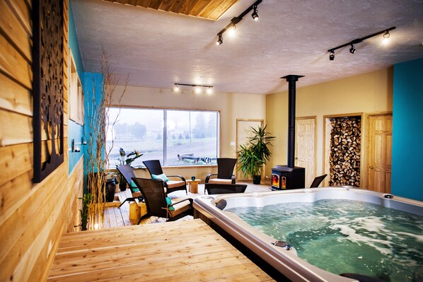 Indoor spa tub - Village Scandinave (Beaubassin East)