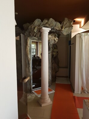 Turkish bath/hammam, body treatments, body scrubs, facials, massages