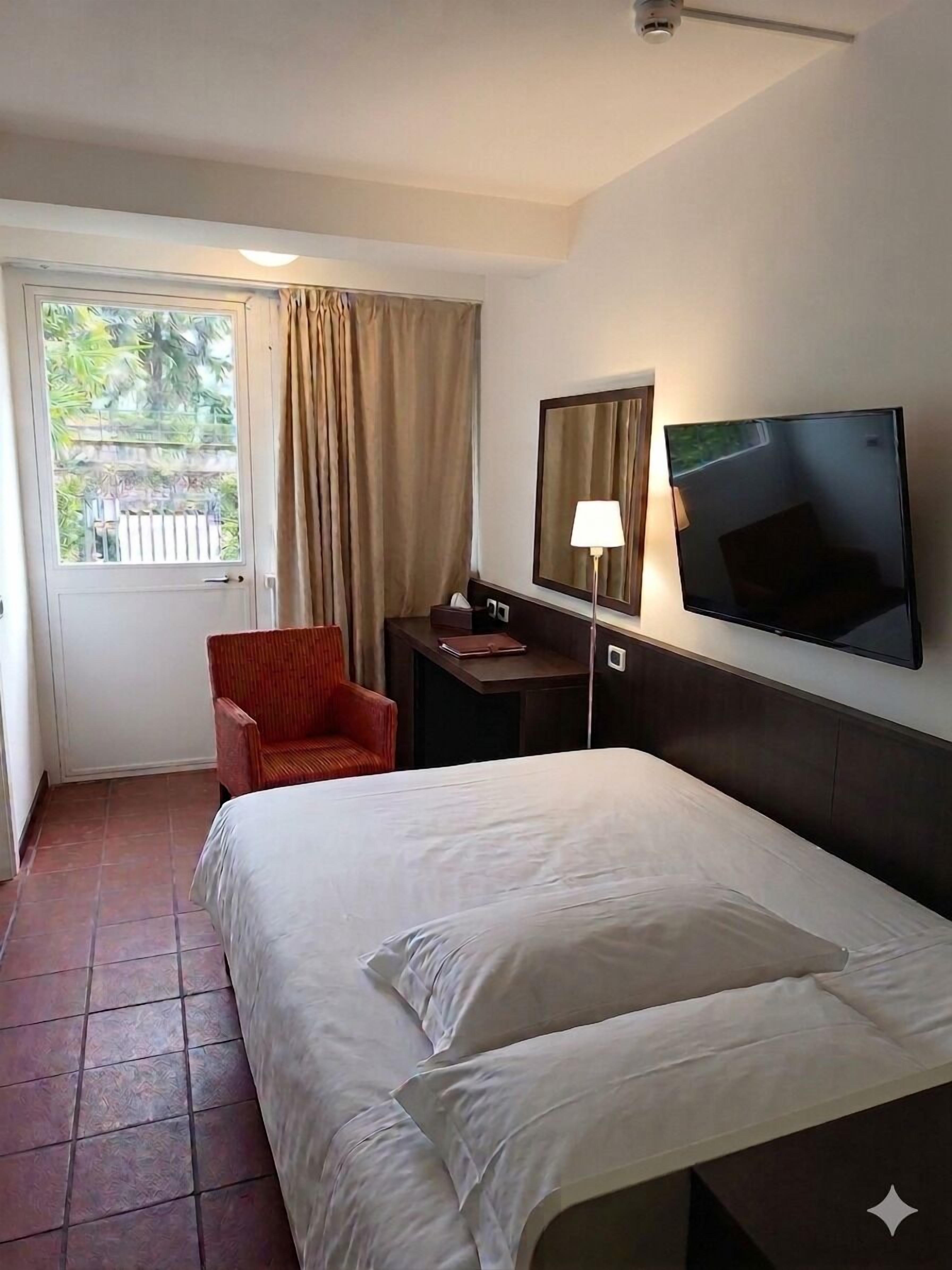 Standard Single Room | Select Comfort beds, desk, cribs/infant beds, free WiFi