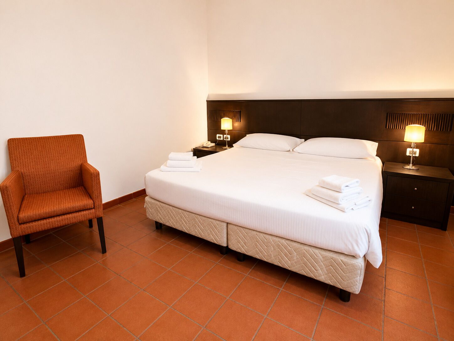 Quarto triplo clássico, banheiro privativo | Camas Select Comfort, berços (sobretaxa), Wi-Fi de cortesia