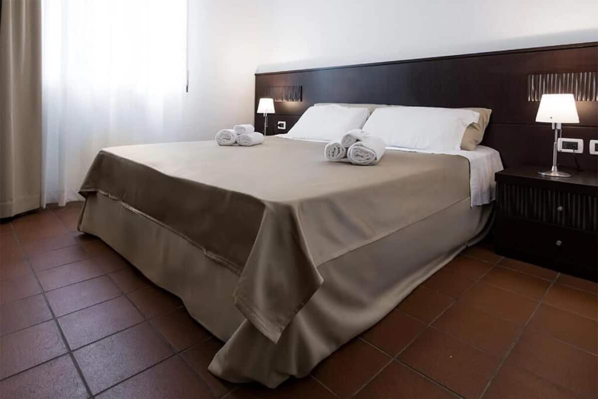 Classic Double Room, Private Bathroom | Select Comfort beds, cots/infant beds, rollaway beds, free WiFi