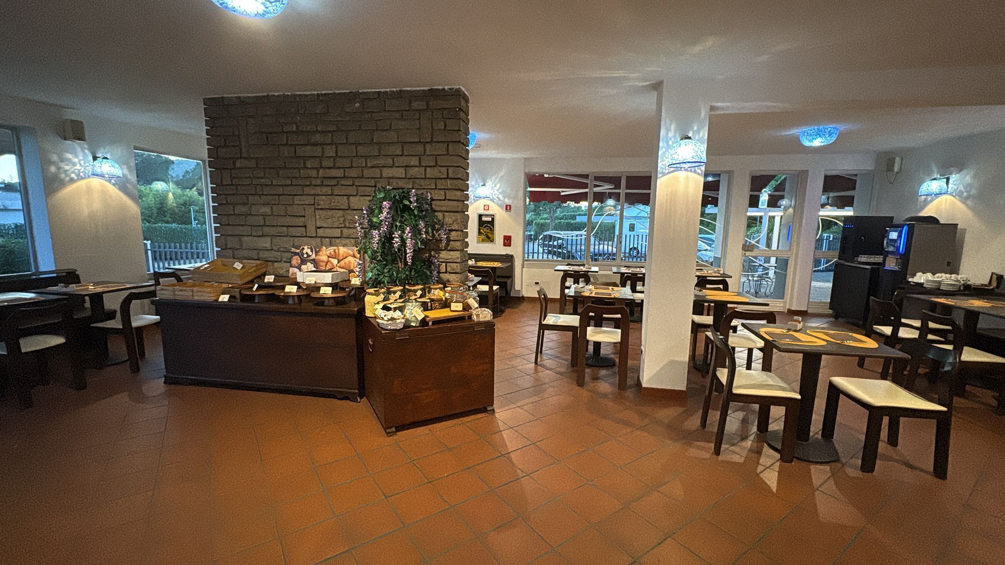 Colazione continentale inclusa, servita tutte le mattine 
