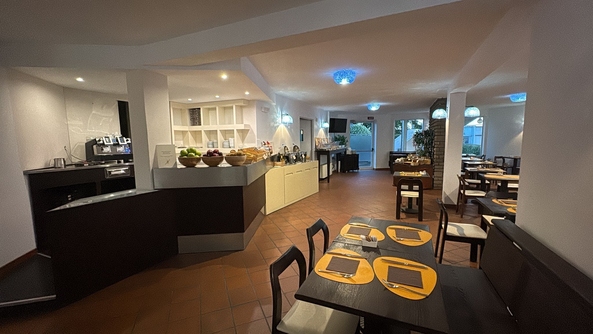 Free daily continental breakfast