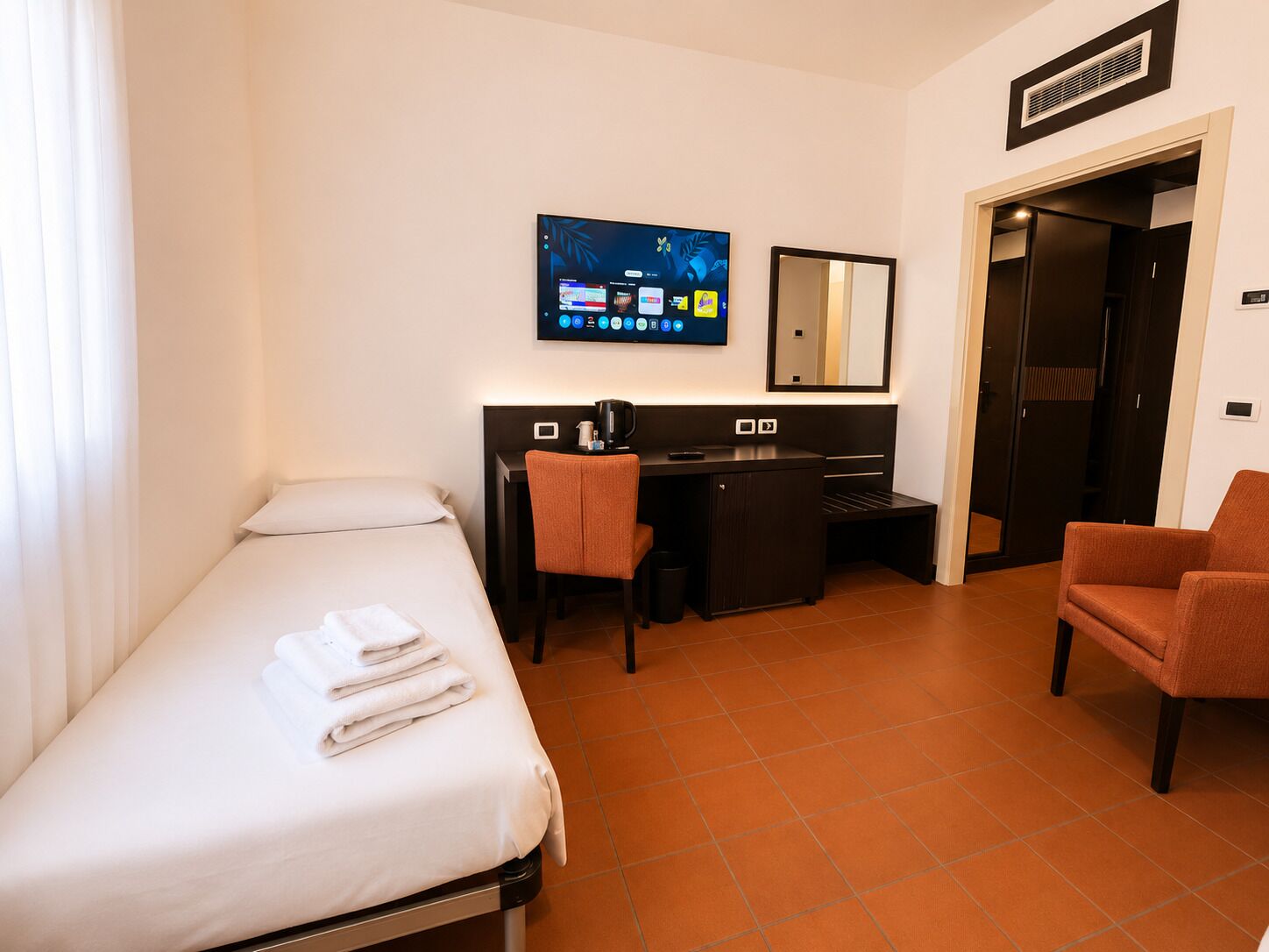 Quarto triplo clássico, banheiro privativo | Camas Select Comfort, berços (sobretaxa), Wi-Fi de cortesia