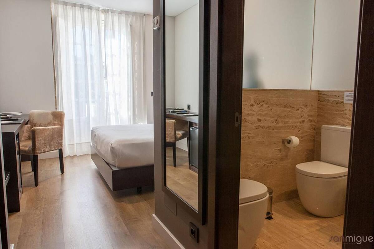 Single Room | Premium bedding, minibar, in-room safe, desk