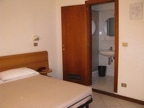 Desk, free WiFi - Pensione Marconi (Bologna)