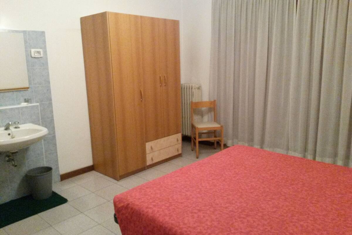 Double Room, Shared Bathroom | Desk, WiFi (free)