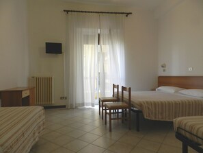 Quadruple Room, Private Bathroom | Desk, free WiFi - Pensione Marconi (Bologna)
