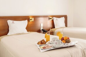 Desk, free WiFi, bed sheets - Hotel Comendador (Bombarral)