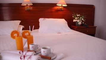 Double or Twin Room | Desk, free WiFi, bed sheets