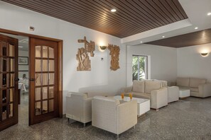 Lobby sitting area - Hotel Comendador (Bombarral)
