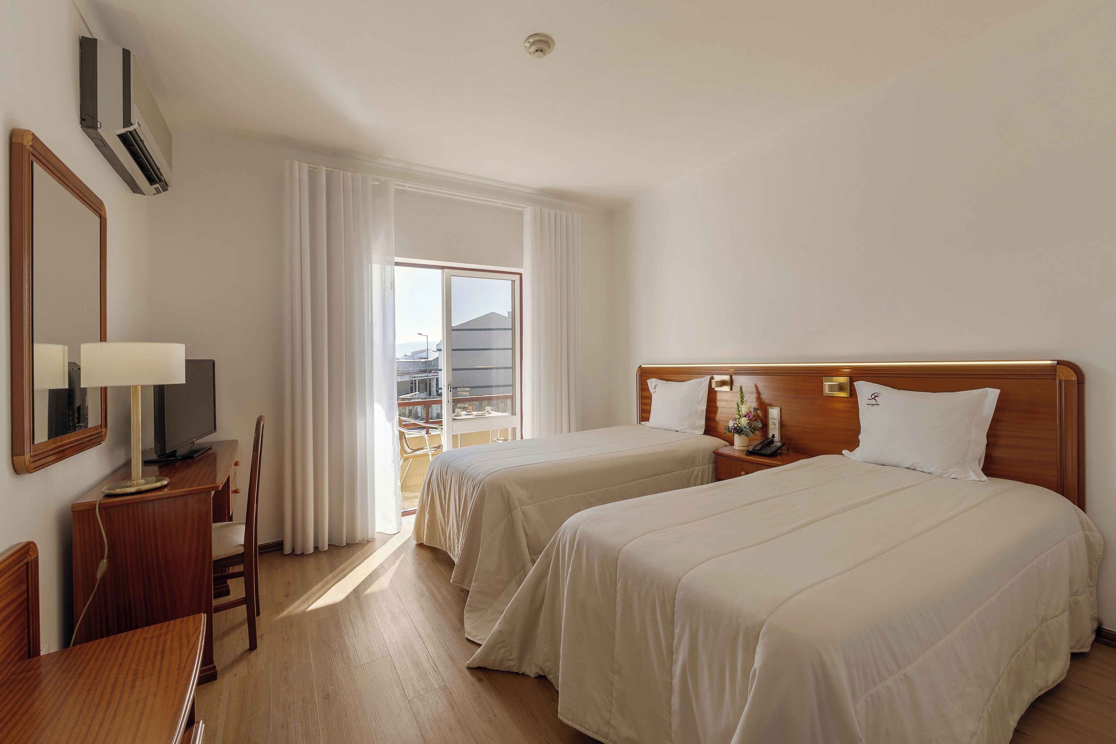 ห้องดับเบิลหรือทวิน | โต๊ะทำงาน, Wi-Fi ฟรี, ผ้าปูที่นอน