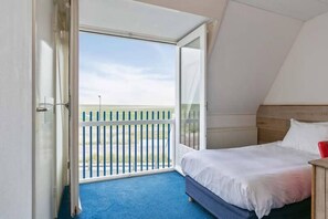 Single Room | Desk, cribs/infant beds, free WiFi