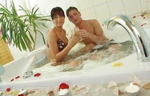 Indoor spa tub