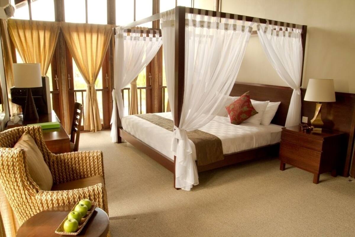 Select Comfort beds, in-room safe, desk, blackout drapes