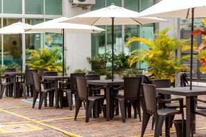 Sundeck - Hotel Manantial (Melgar)