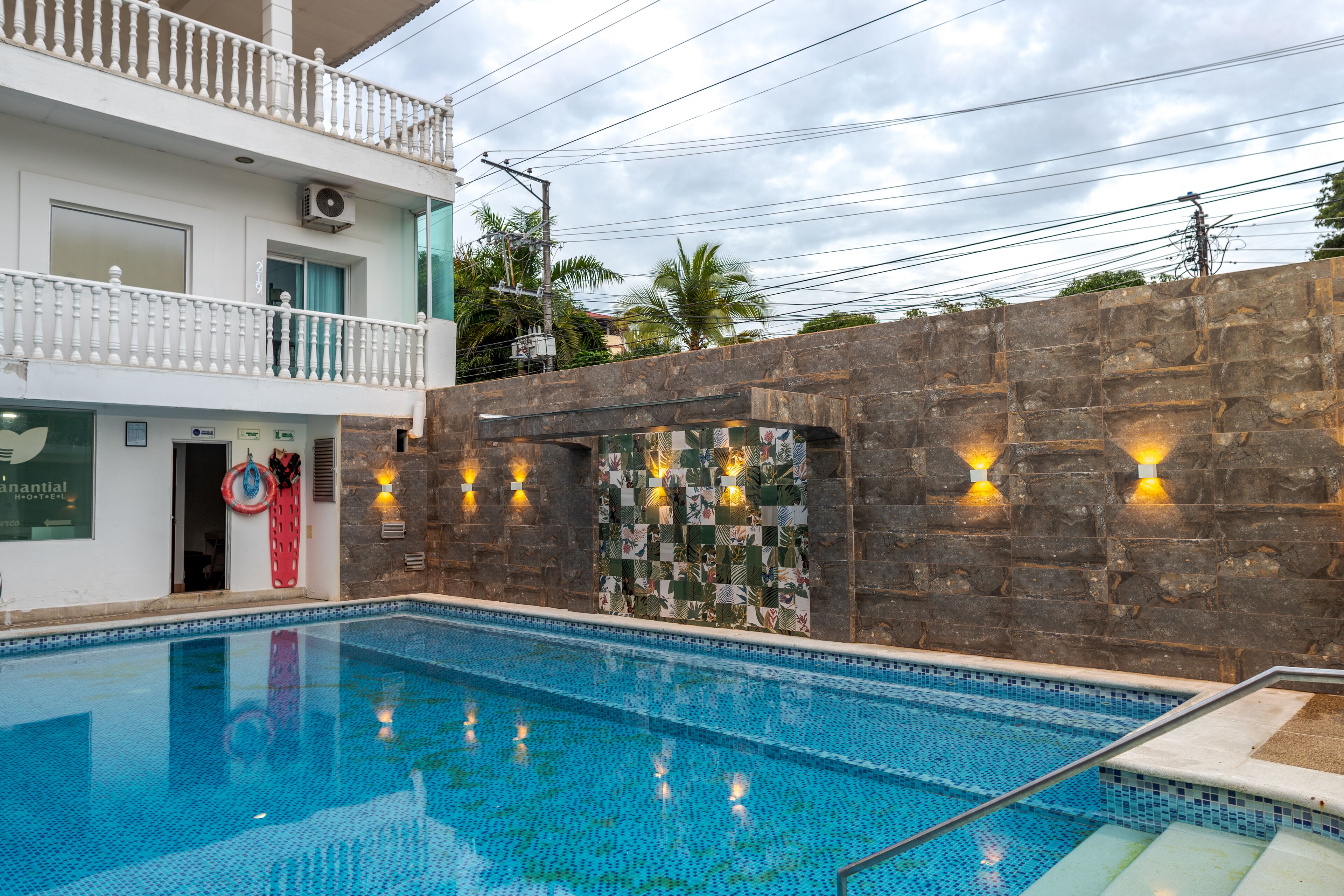 2 piscinas al aire libre, sillones reclinables de piscina