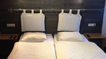 Business Twin Room | In-room safe, desk, blackout drapes, free cribs/infant beds