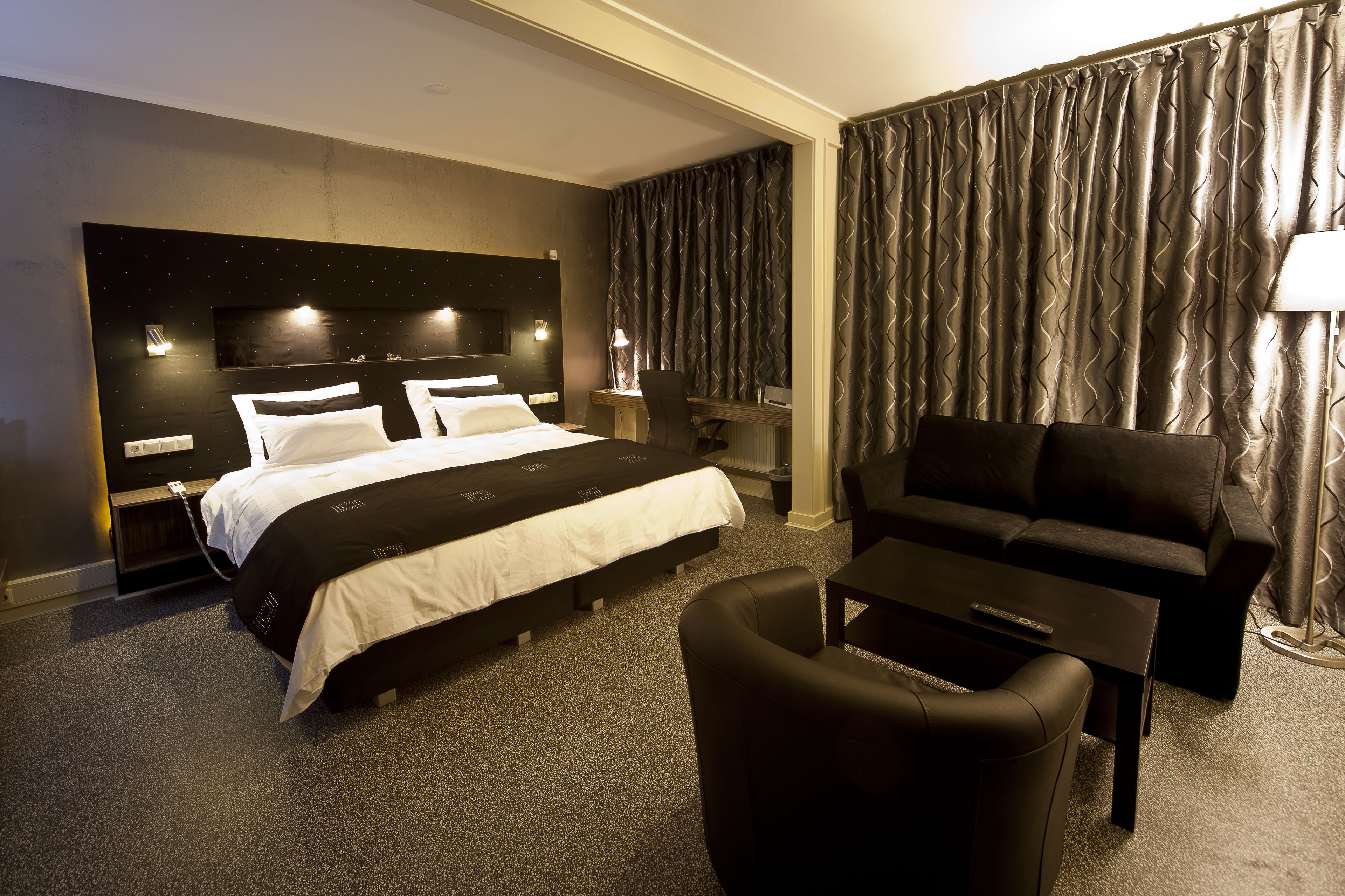 Suite, Annex Building (Veldwachter) | In-room safe, desk, blackout drapes, free cribs/infant beds