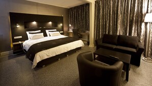 Suite, Annex Building (Veldwachter) | In-room safe, desk, blackout curtains, free cots/infant beds - Hotel-Restaurant De Leygraaf (Heeswijk-Dinther)