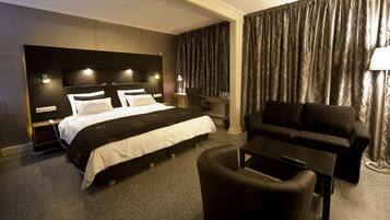 Suite, Annex Building (Veldwachter) | In-room safe, desk, blackout drapes, free cribs/infant beds