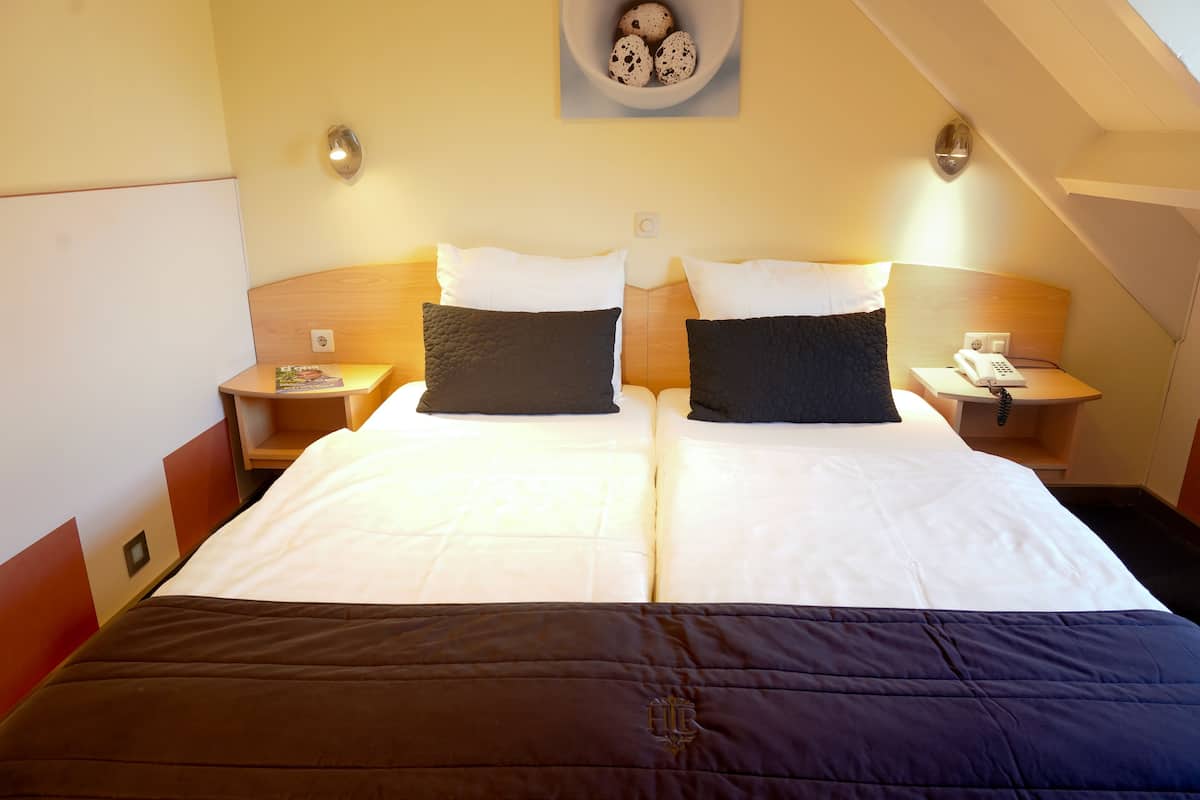Economy Twin Room, 2 Twin Beds | In-room safe, desk, blackout drapes, cribs (free)