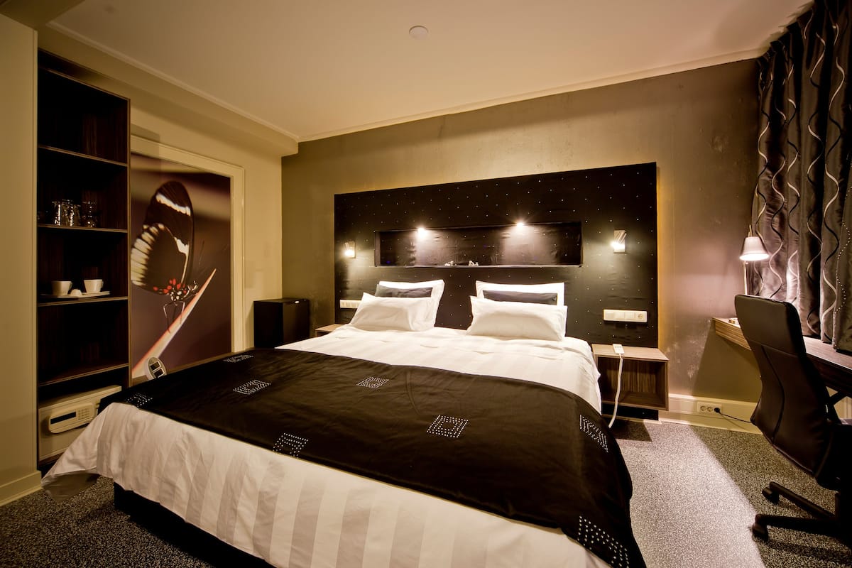Suite, Annex Building (Veldwachter) | In-room safe, desk, blackout drapes, cribs (free)