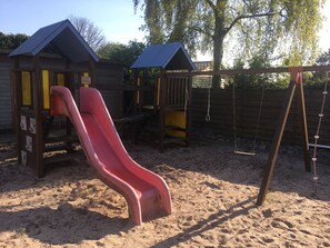 Children’s play area – outdoor