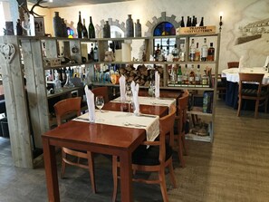 Café da manhã, almoço e jantar